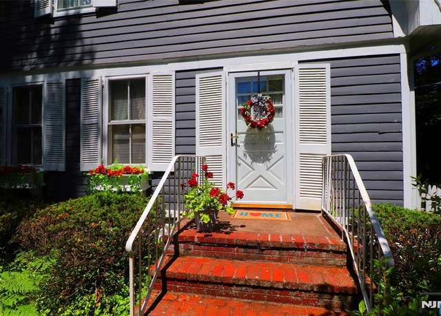 Property at 910 Colonial Rd, Franklin Lakes, NJ 07417, 3 beds, 2 baths