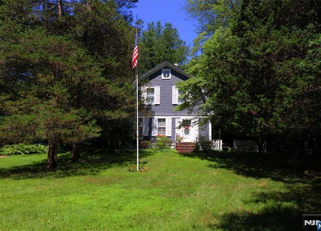 Property at 910 Colonial Rd, Franklin Lakes, NJ 07417, 3 beds, 2 baths