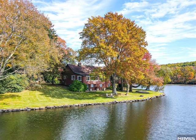 Property at 1 Yearling Trl, West Milford, NJ 07421, 4 beds, 3.5 baths