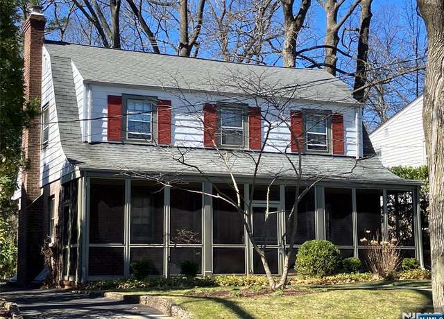 Property at 1156 Kensington Rd, Teaneck, NJ 07666, 3 beds, 2.5 baths