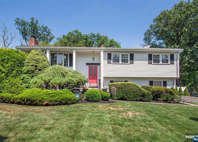 Property at 35 Medford Pl, Wayne, NJ 07470, 4 beds, 2 baths