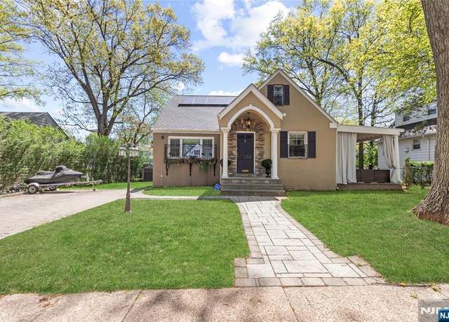 Property at 132 Stuyvesant Rd, Teaneck, NJ 07666, 4 beds, 2 baths