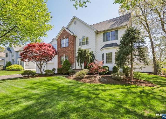 Property at 2 Schindler Way, Livingston, NJ 07039, 4 beds, 2.5 baths