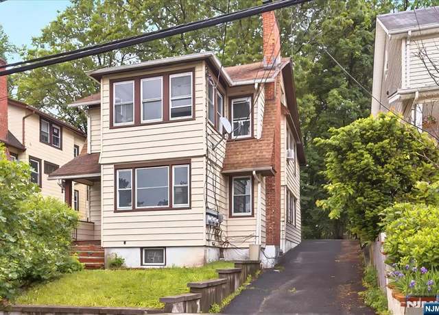 Property at 27 Berkeley Pl, Bloomfield, NJ 07003, 6 beds, 3 baths