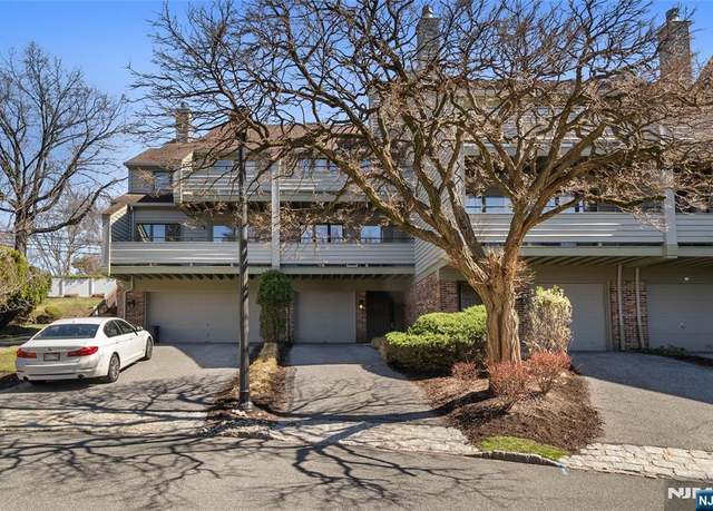 Property at 70 Meadowview Ct, Leonia, NJ 07605, 2 beds, 2.5 baths