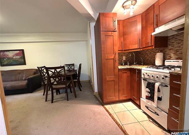Property at 3041 Edwin Ave Unit 4E, Fort Lee, NJ 07024, 1 bed, 1 bath