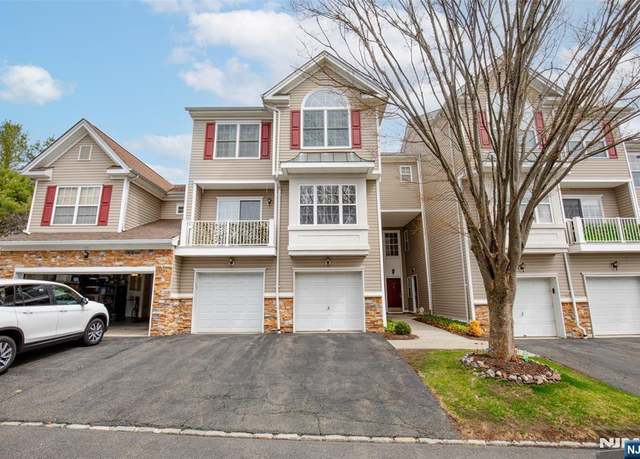 Property at 153 Vista Ter, Pompton Lakes, NJ 07442, 2 beds, 2.5 baths