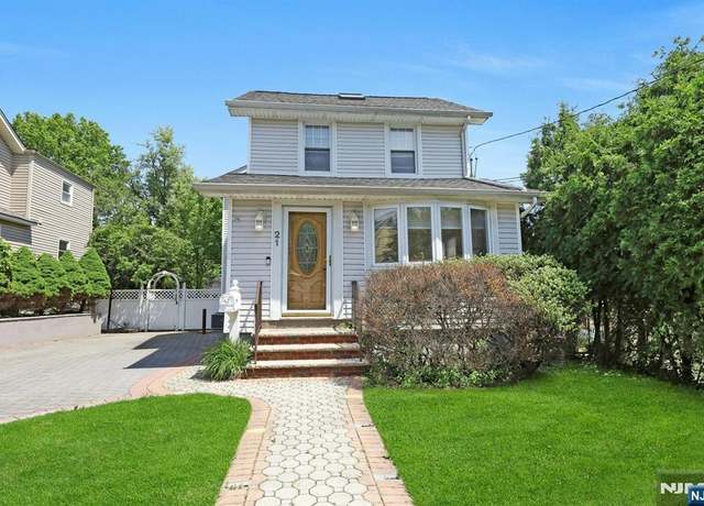 Property at 21 Oakdene Ave, Teaneck, NJ 07666, 4 beds, 3.5 baths