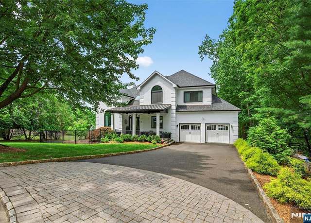 Property at 23 Pierson Ct, Mahwah, NJ 07430, 5 beds, 3.5 baths