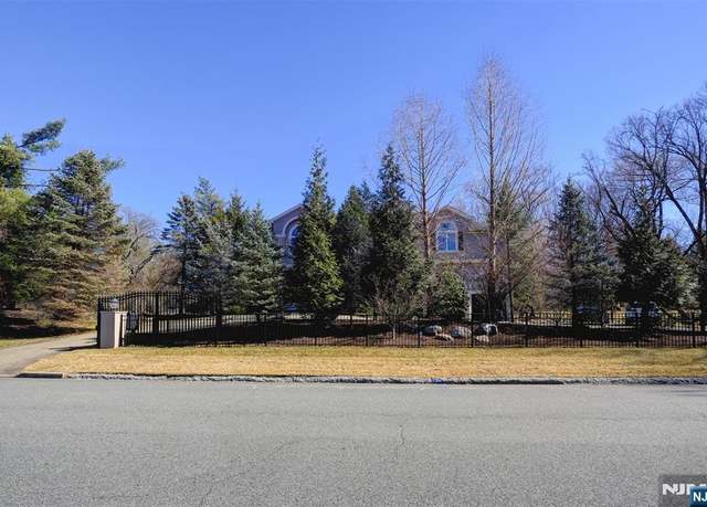 Property at 74 Sherwood Rd, Norwood, NJ 07648, 5 beds, 5.5 baths
