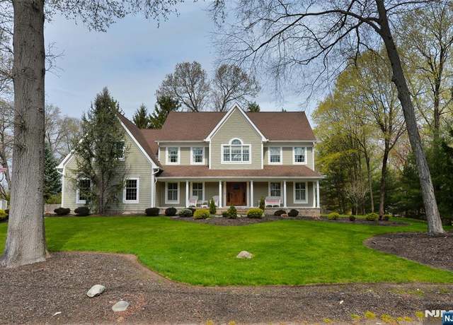Property at 956 Dogwood Trl, Franklin Lakes, NJ 07417, 5 beds, 3.5 baths