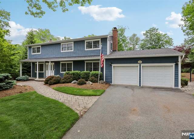 Property at 99 Algonquin Trl, Oakland, NJ 07436, 4 beds, 2.5 baths