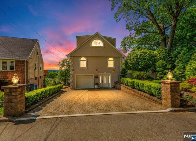 Property at 801 Oakwood Ln, Ridgefield, NJ 07657, 4 beds, 2.5 baths
