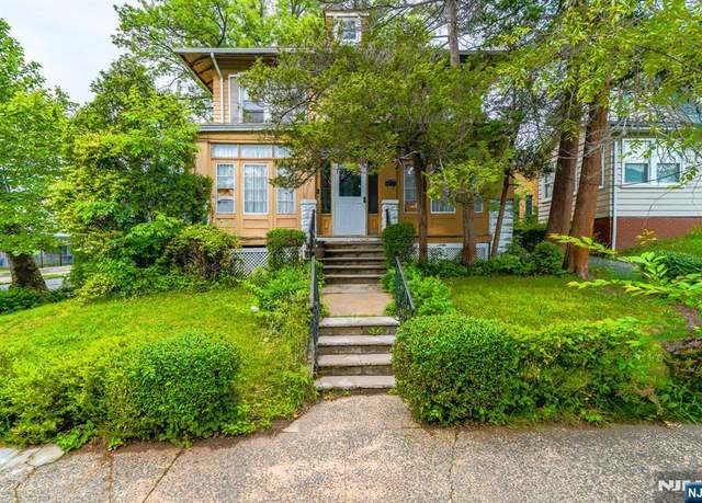 Property at 105 Renner Ave, Newark, NJ 07112, 5 beds, 2 baths