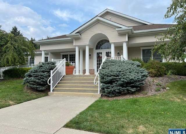 Property at 7 Ridgeview Ln, Mount Arlington Boro, NJ 07856, 2 beds, 2 baths