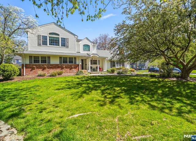 Property at 11 Eton Ct, Ramsey, NJ 07446, 4 beds, 2.5 baths