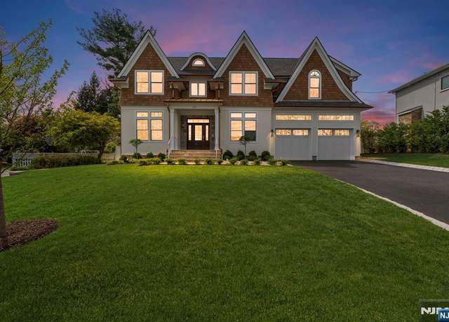 Property at 229 Bogert Pl, Paramus, NJ 07652, 6 beds, 6.5 baths