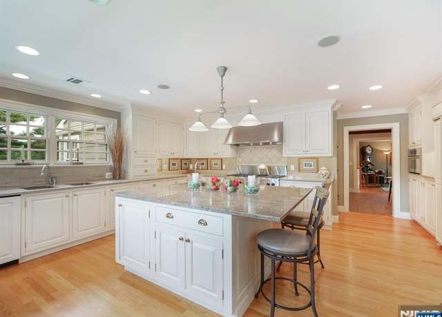 Property at 37 Roosevelt Blvd, North Caldwell, NJ 07006, 4 beds, 3 baths