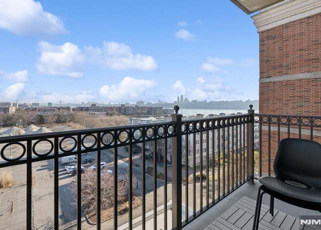 Property at 3414 City Pl #3414, Edgewater, NJ 07020, 1 bed, 1 bath