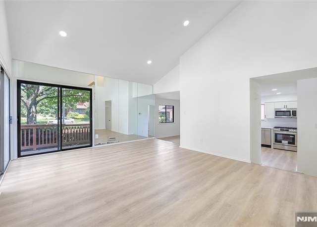 Property at 250 Ridgedale Ave Unit B-1, Florham Park, NJ 07932, 2 beds, 2.5 baths