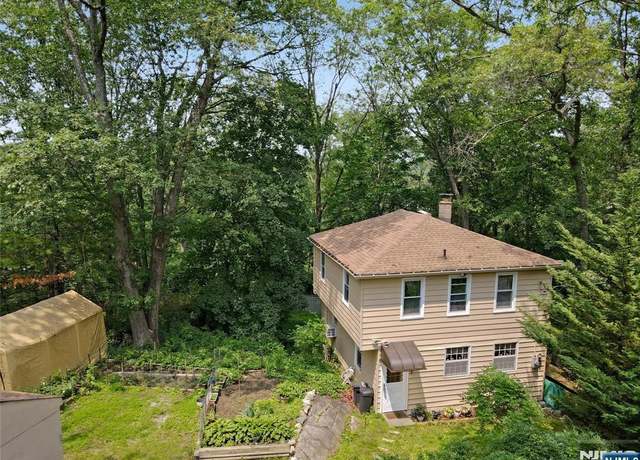 Property at 19 Skyland Ave, Wanaque, NJ 07420, 4 beds, 2.5 baths