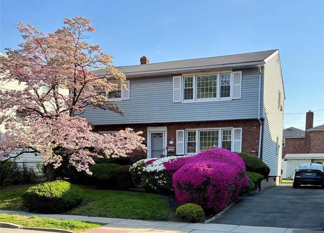 Property at 40 Washington Ave, Rutherford, NJ 07070, 5 beds, 2 baths