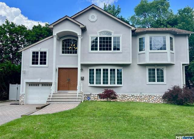Property at 39-05 Knott Ter, Fair Lawn, NJ 07410, 5 beds, 3.5 baths