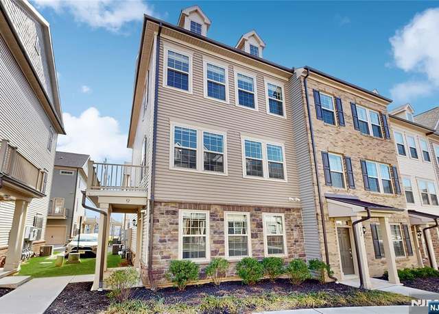 Property at 9 Haralson Ct, Livingston, NJ 07039, 4 beds, 3.5 baths