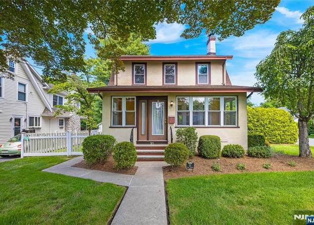 Property at 91 Park Ave, Midland Park, NJ 07432, 3 beds, 2.5 baths