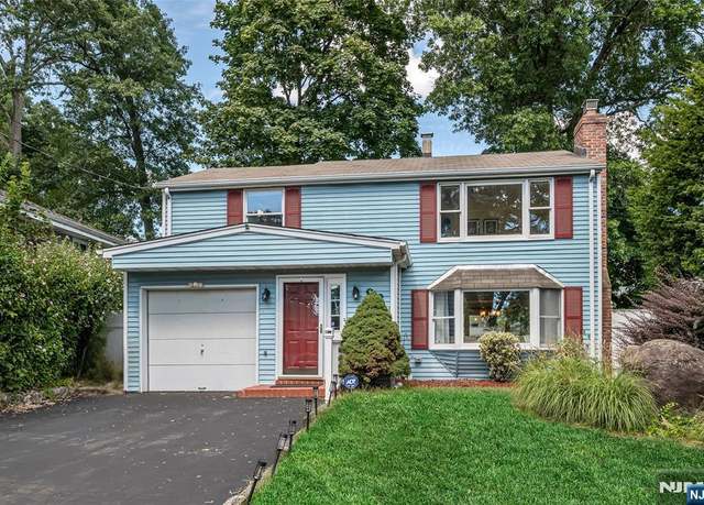 Property at 93 Dora Ave, Waldwick, NJ 07463, 3 beds, 1.5 baths