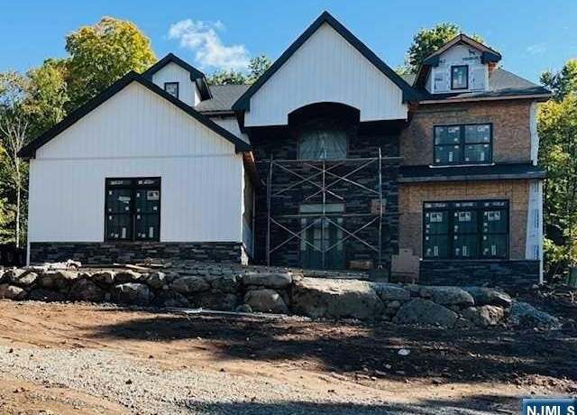 Property at 9 Alize Dr, Kinnelon Borough, NJ 07405, 4 beds, 3.5 baths
