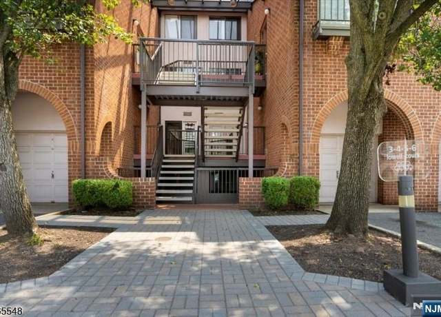 Property at 4 Lowell Ct #704, Teaneck, NJ 07666, 2 beds, 2.5 baths