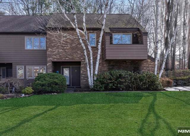 Property at 11 Romopock Ct, Mahwah, NJ 07430, 2 beds, 2.5 baths