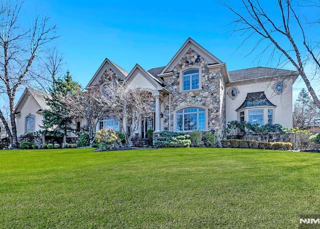 Property at 2 Raspberry Trl, Warren, NJ 07059, 5 beds, 4.5 baths