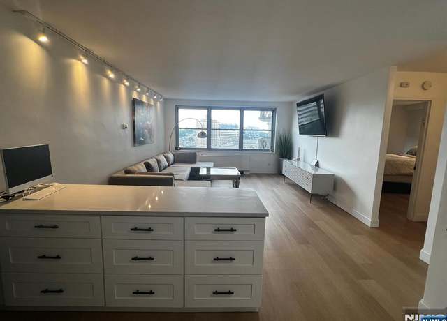 Property at 2100 Linwood Ave Unit 9P, Fort Lee, NJ 07024, 1 bed, 1 bath