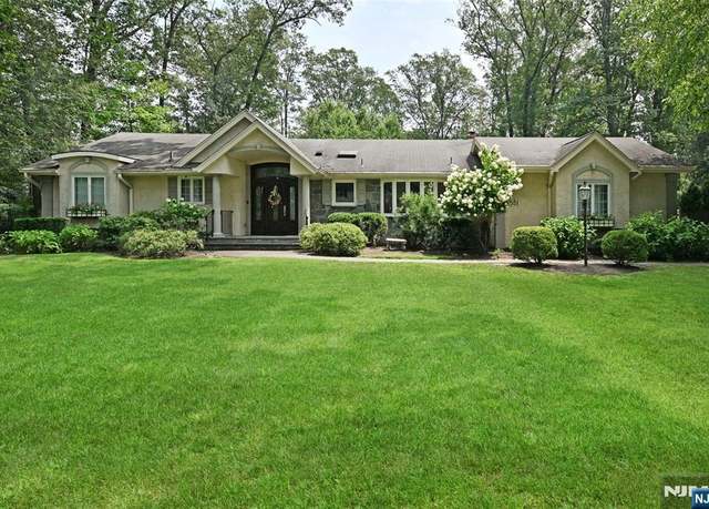 Property at 551 Oldwoods Rd, Wyckoff, NJ 07481, 3 beds, 2.5 baths