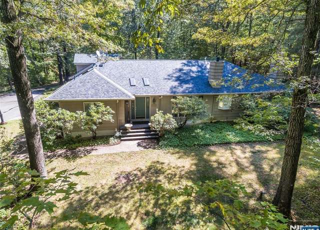 Property at 34 North Rd, Kinnelon Borough, NJ 07405, 4 beds, 3 baths
