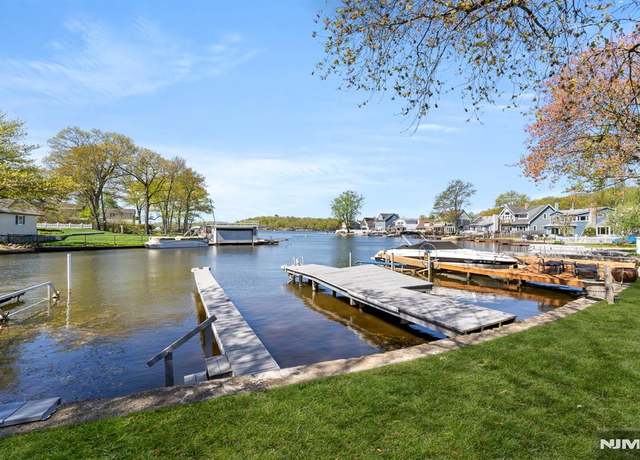 Property at 9 Benedict Dr, Jefferson Township, NJ 07849, 2 beds, 2 baths