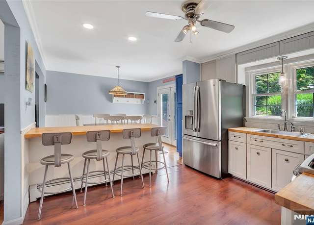 Property at 9 Valley View Trl, Sparta, NJ 07871, 3 beds, 2 baths
