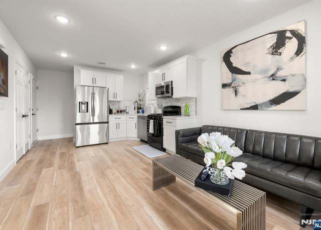 Property at 36 Kent St, Newark, NJ 07108, 5 beds, 4 baths