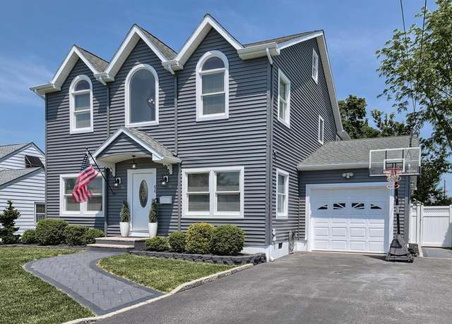 Property at 44 Franklin Ave, Pequannock Township, NJ 07444, 4 beds, 4.5 baths