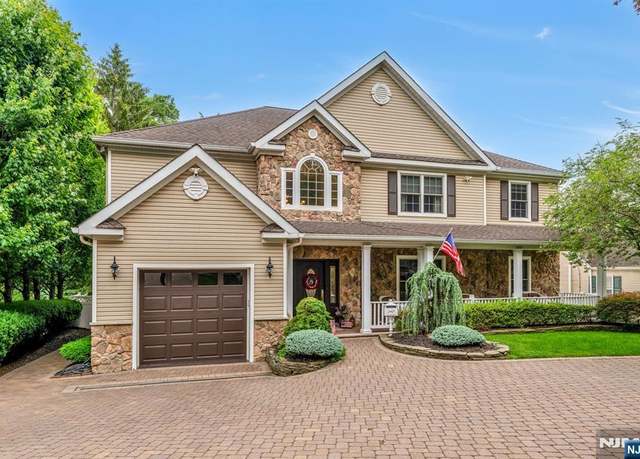 Property at 286 Farview Ave, Paramus, NJ 07652, 6 beds, 5 baths