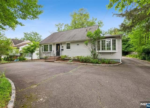 Property at 147 Northfield Rd, Livingston, NJ 07039, 3 beds, 3 baths
