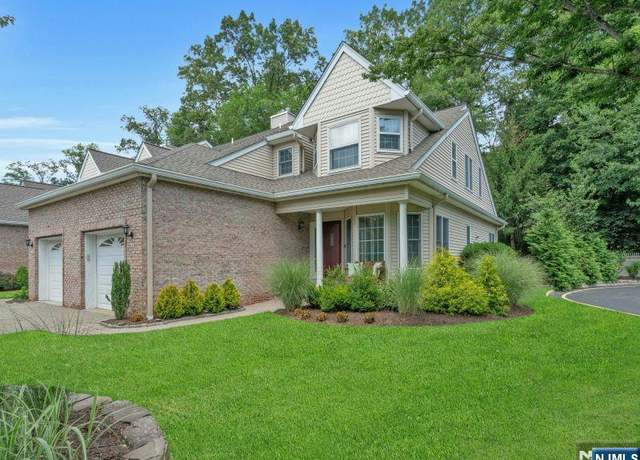 Property at 111 Trotters Ln, Allendale, NJ 07401, 3 beds, 3.5 baths
