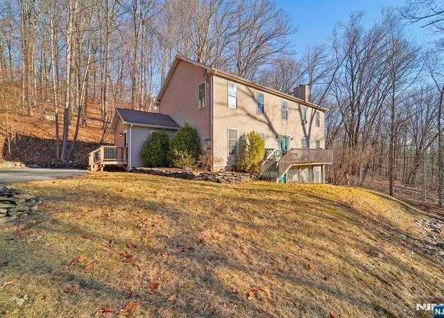 Property at 1007 Hillside Ave, Hampton, NJ 07860, 4 beds, 2.5 baths