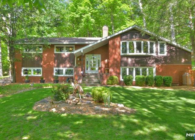 Property at 30 Brookvale Rd, Kinnelon Borough, NJ 07405, 4 beds, 3 baths
