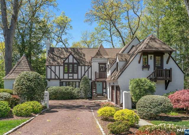 Property at 732 Parsons Rd, Ridgewood, NJ 07450, 4 beds, 4.5 baths