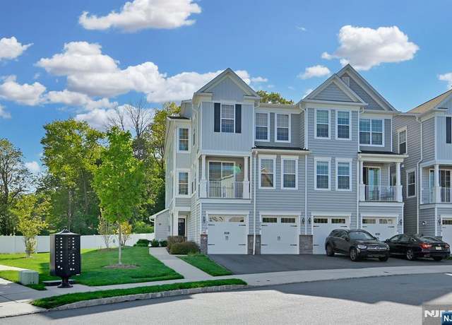 Property at 218 Aspen Dr, Cedar Grove, NJ 07009, 3 beds, 2.5 baths