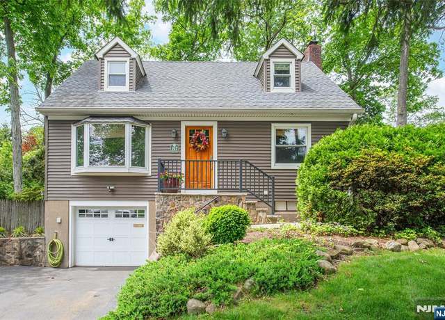 Property at 197 Oakwood Dr, Wayne, NJ 07470, 3 beds, 1.5 baths