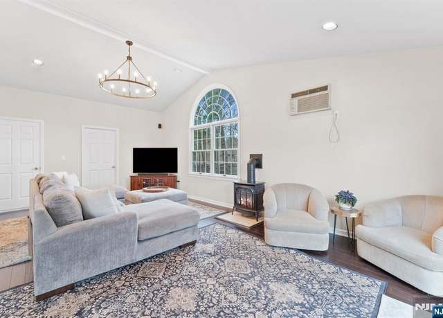 Property at 39 Duncan St, Waldwick, NJ 07463, 4 beds, 2 baths